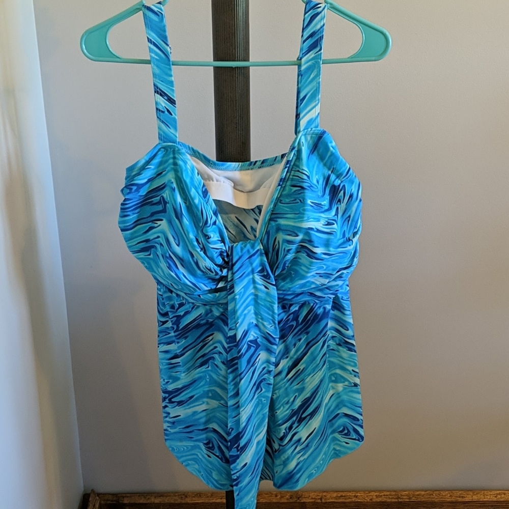 Women's plus swim top/tank